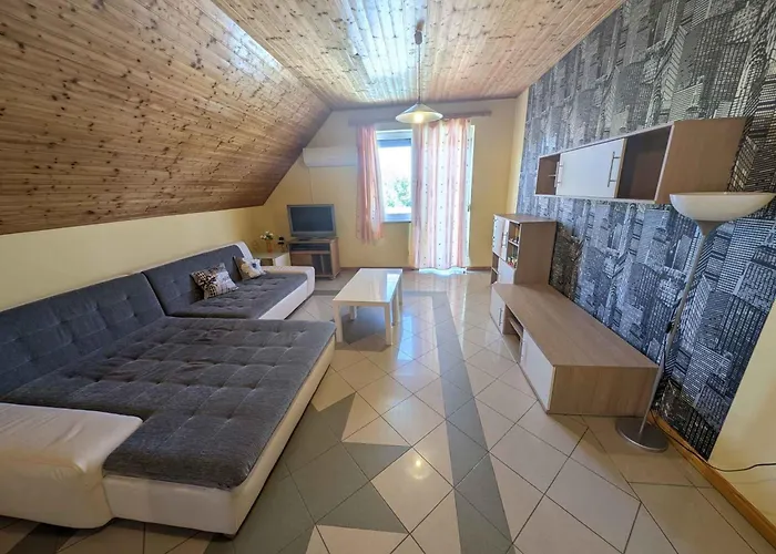 In - Balaton 19638 בית נופש