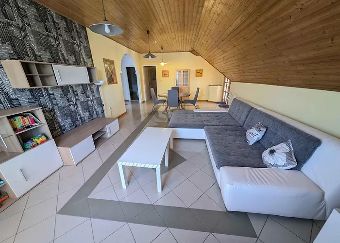 In - Balaton 19638 בית נופש *