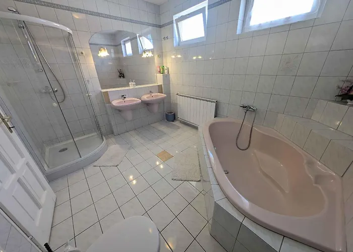 In - Balaton 19638 בית נופש