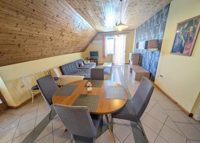 In - Balaton 19638 בית נופש *